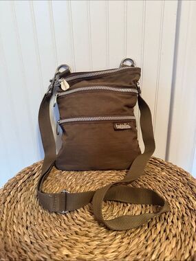 Baggallini brown nylon messenger bag with white trim